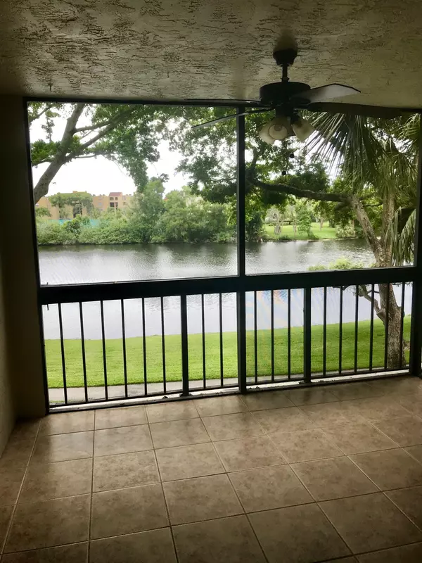 Delray Beach, FL 33444,950 Lavers CIR F306