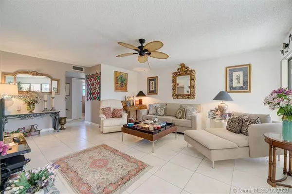 Boca Raton, FL 33433,5851 Camino Del Sol 400