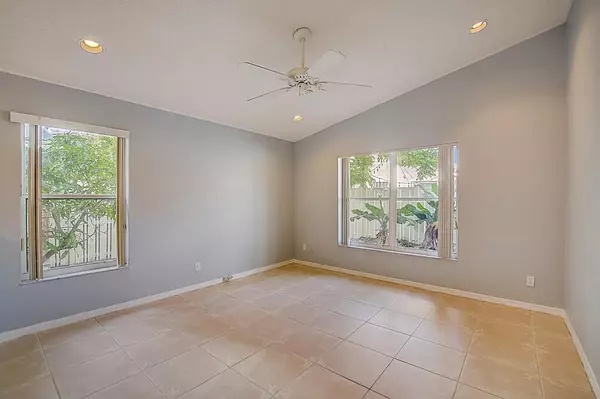 Pembroke Pines, FL 33029,530 SW 182 WAY