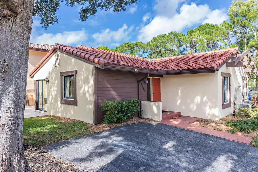 6295 Scotch Pine LN, Lake Worth, FL 33462