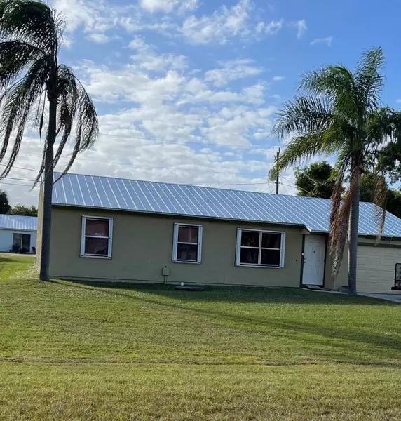 2252 SE Berkshire BLVD, Port Saint Lucie, FL 34952