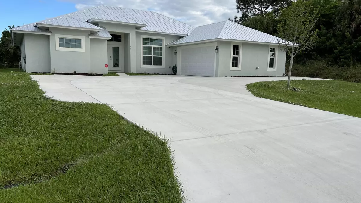 Port Saint Lucie, FL 34953,404 SW S Quick CIR