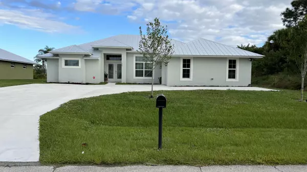 Port Saint Lucie, FL 34953,404 SW S Quick CIR