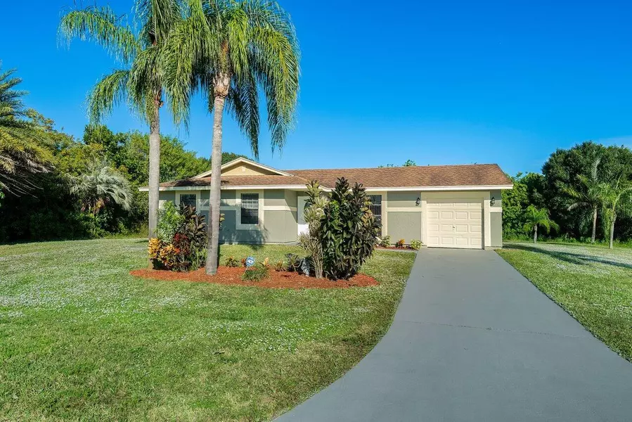 897 SW Carmelite ST, Port Saint Lucie, FL 34983