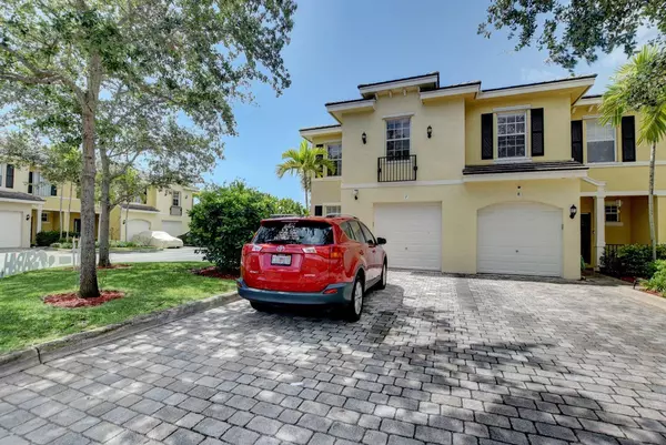 7 Largo WAY, Boynton Beach, FL 33426