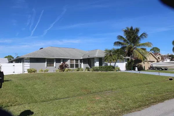 Port Saint Lucie, FL 34983,433 SE Walters Terrace TER