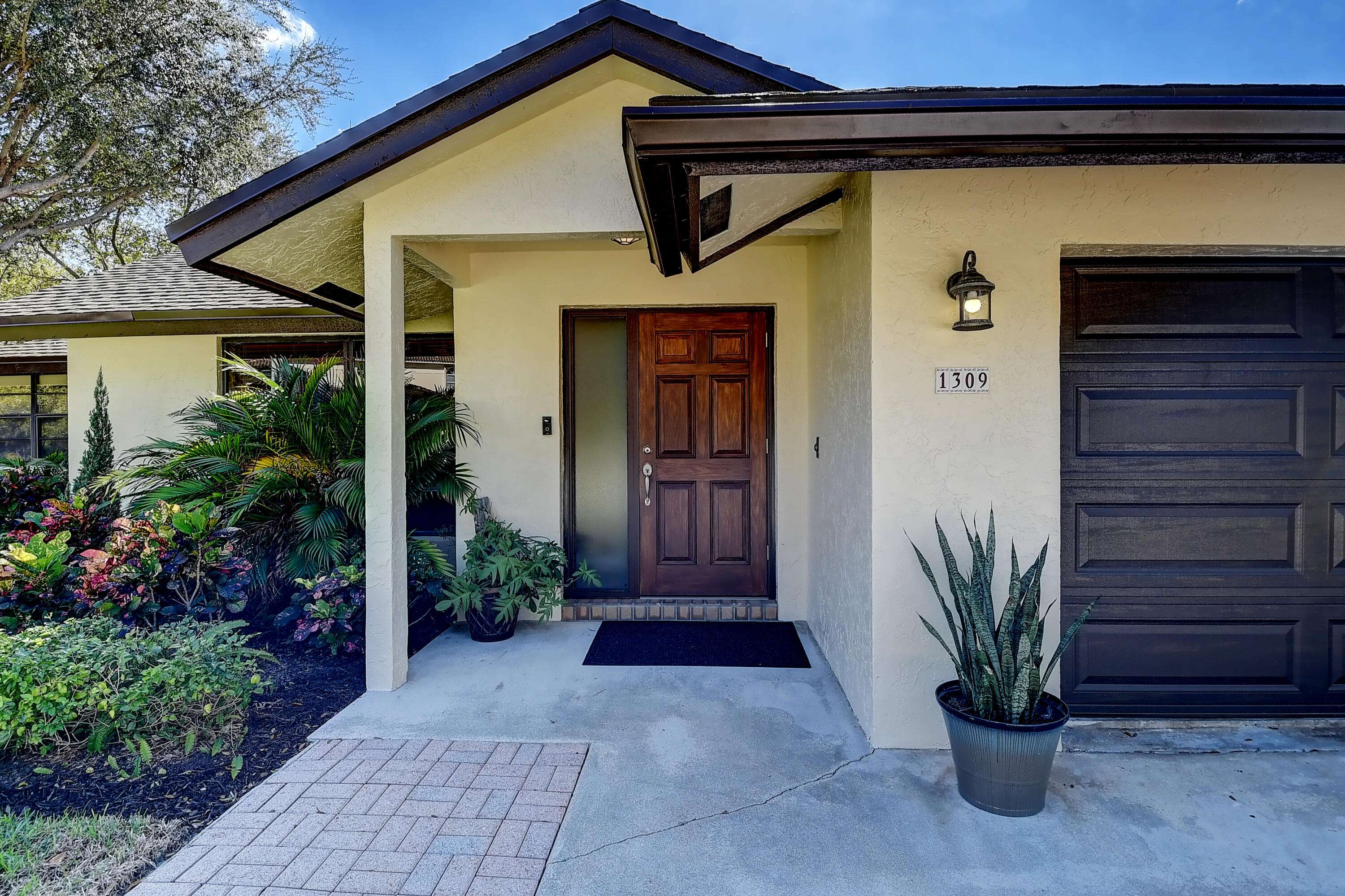 Boca Raton, FL 33432,1309 NW 2nd CIR