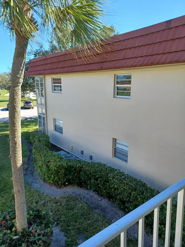 Vero Beach, FL 32962,90 Crooked Tree LN 203