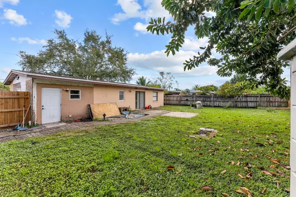 Lake Worth, FL 33462,6499 Seminole DR