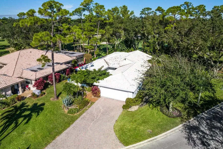 28 Woods LN, Boynton Beach, FL 33436