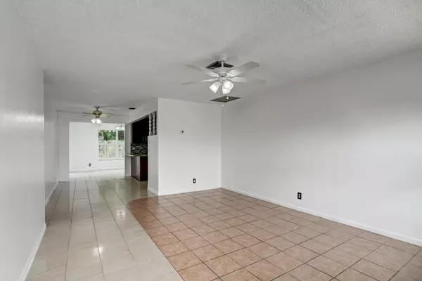 Boynton Beach, FL 33426,409 NW 7th CT