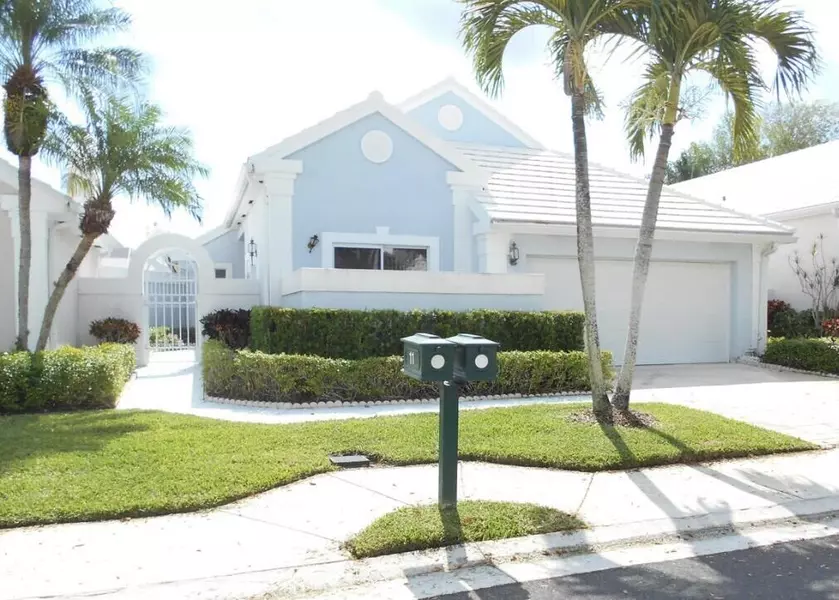 13 Elgin LN, Palm Beach Gardens, FL 33418