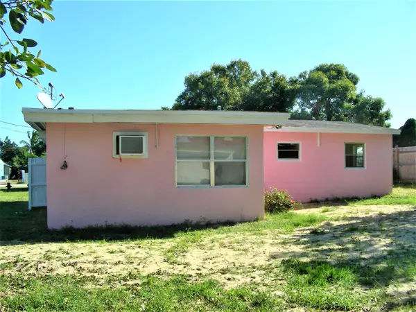 Vero Beach, FL 32962,261 SW 6th CT