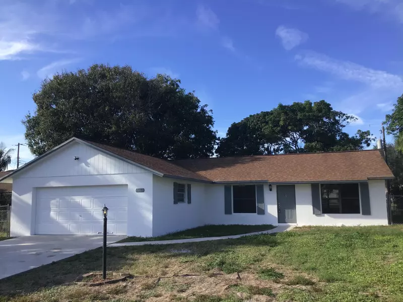 7463 SE Peacock ST, Hobe Sound, FL 33455