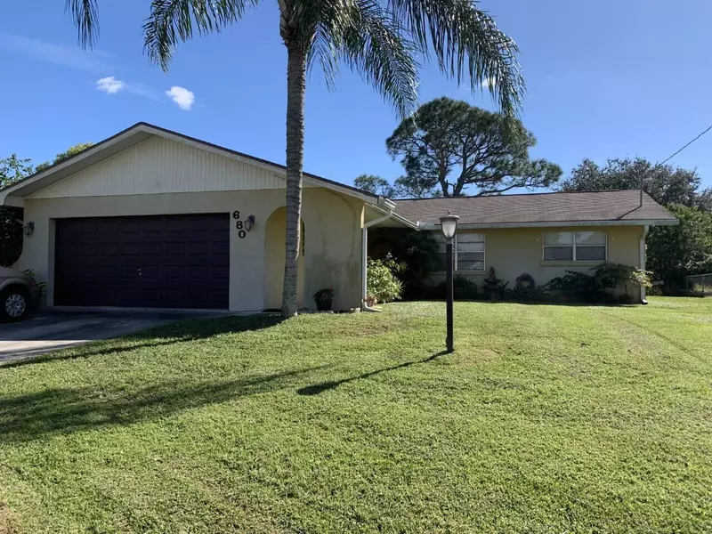 680 SE Evergreen TER, Port Saint Lucie, FL 34983