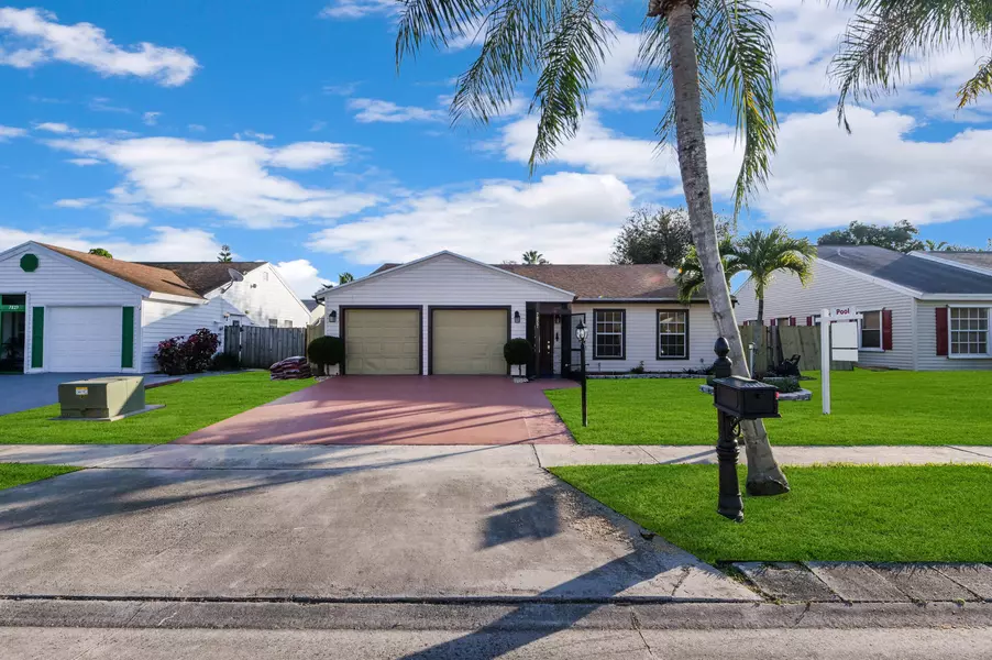 7827 N Blairwood CIR, Lake Worth, FL 33467