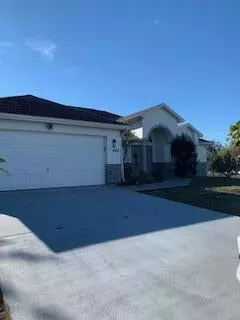 942 SW Mcdevitt AVE, Port Saint Lucie, FL 34953