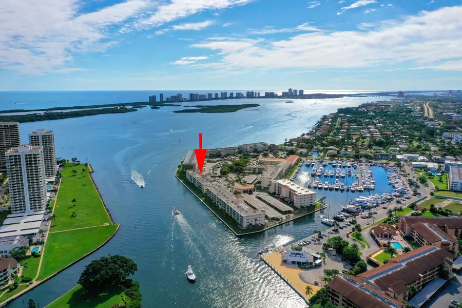 28 Yacht Club DR 208, North Palm Beach, FL 33408