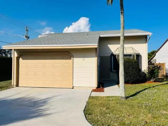 5 Buxton LN, Boynton Beach, FL 33426