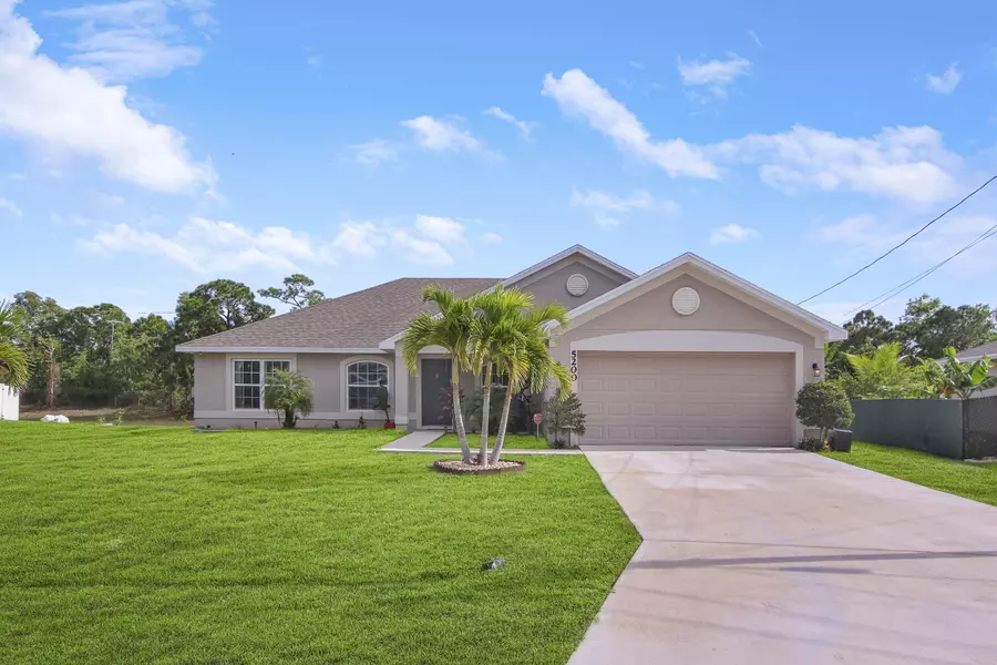 5200 NW Aljo CIR, Port Saint Lucie, FL 34986