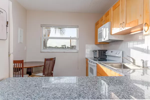 Sunrise, FL 33313,6005 Del Lago CIR 202