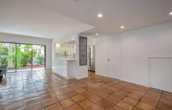North Miami Beach, FL 33160,16481 NE 26th AVE 20