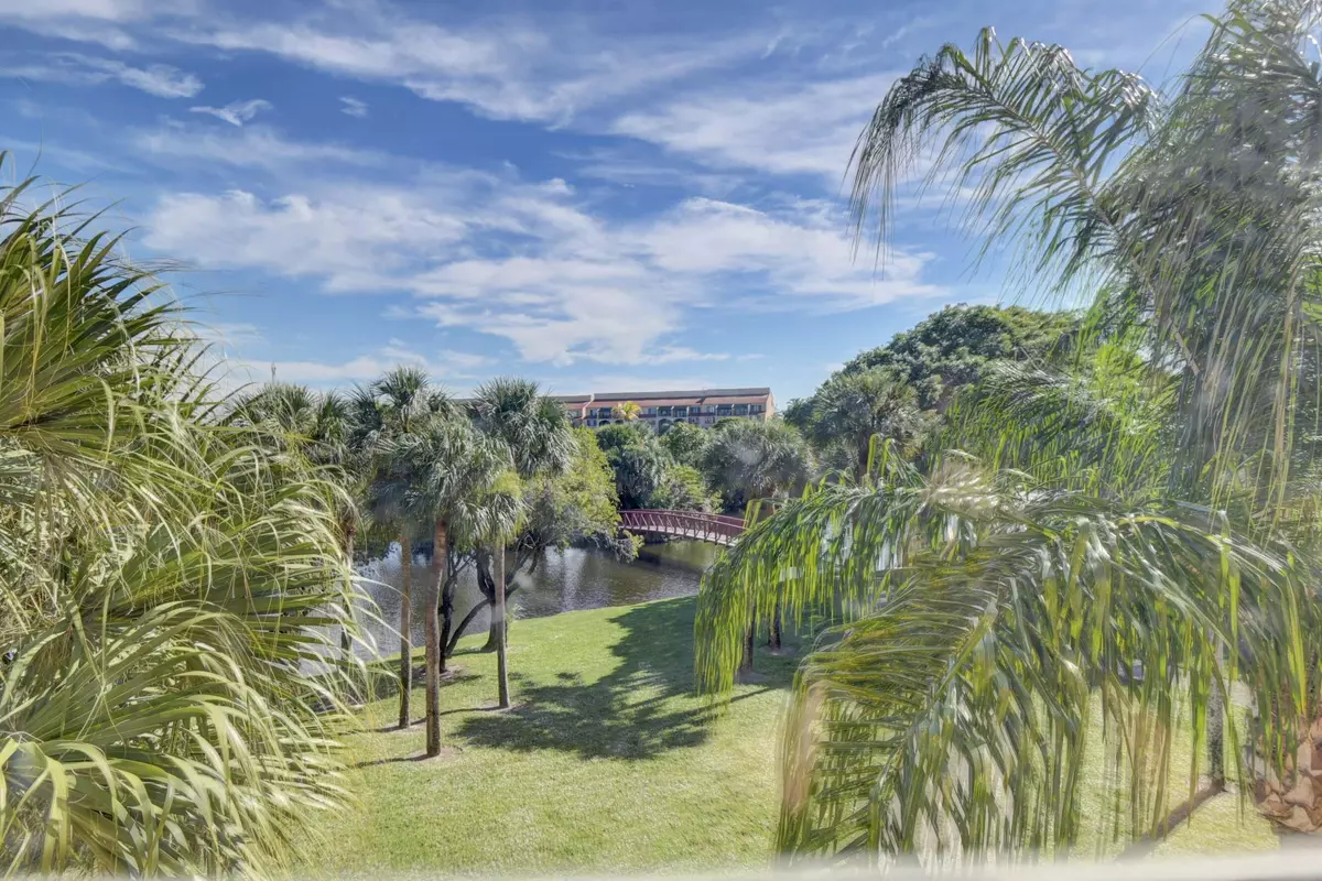 Delray Beach, FL 33444,950 Egret CIR 5308