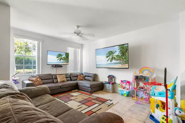 Delray Beach, FL 33444,116 S Longport CIR 13c