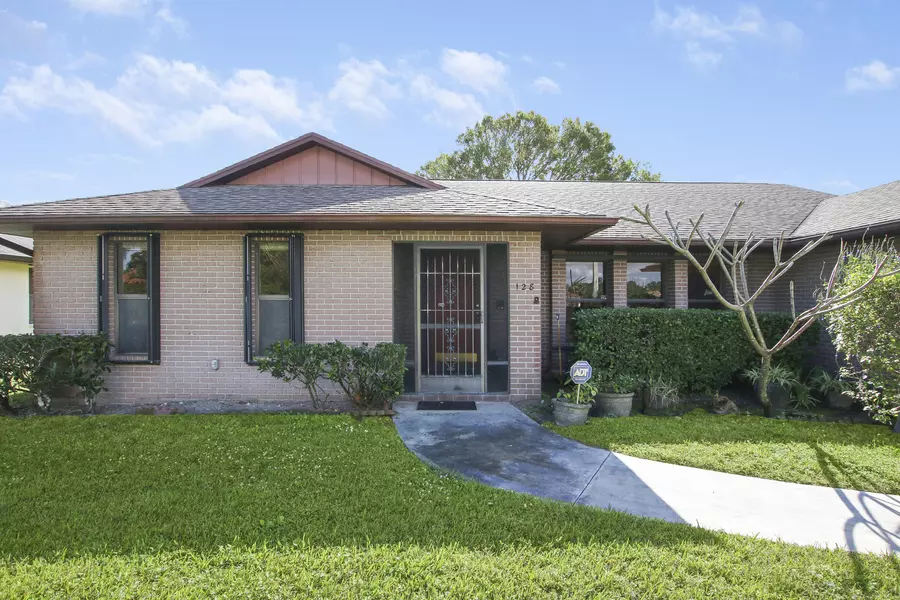 128 NE Sagamore TER, Port Saint Lucie, FL 34983