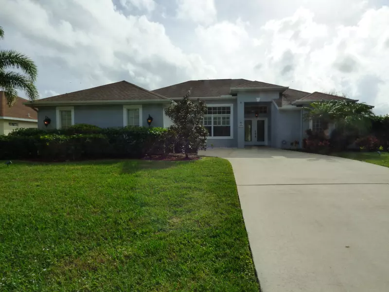 474 SW Carter AVE, Port Saint Lucie, FL 34983