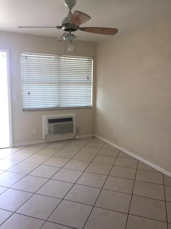 Lake Worth Beach, FL 33460,111 N L ST 9