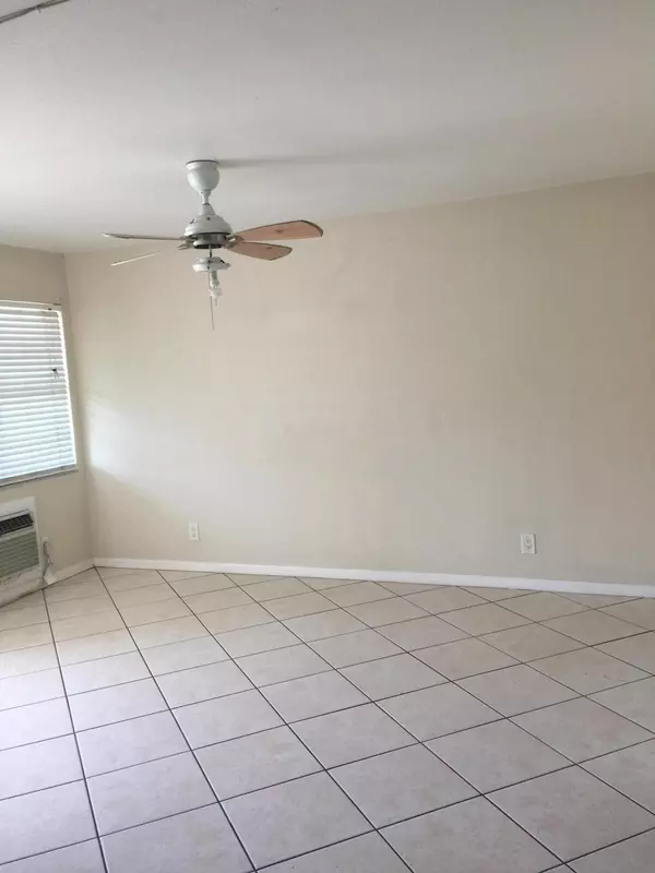 Lake Worth Beach, FL 33460,111 N L ST 9