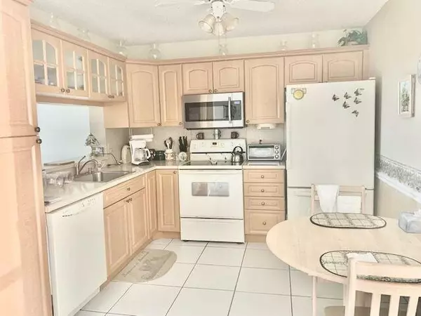 Boca Raton, FL 33496,9071 Fairbanks LN 4