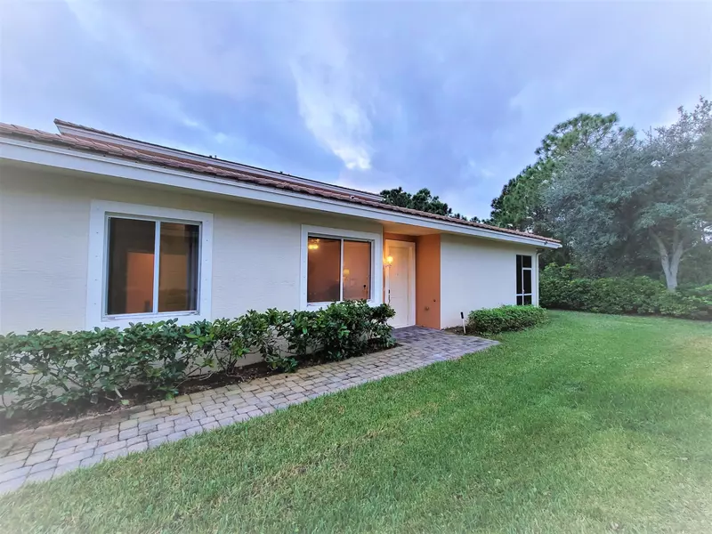 2551 SW Stockbridge SQ, Vero Beach, FL 32962