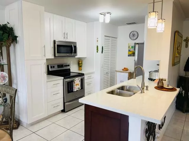 West Palm Beach, FL 33417,5094 Campanelli CIR