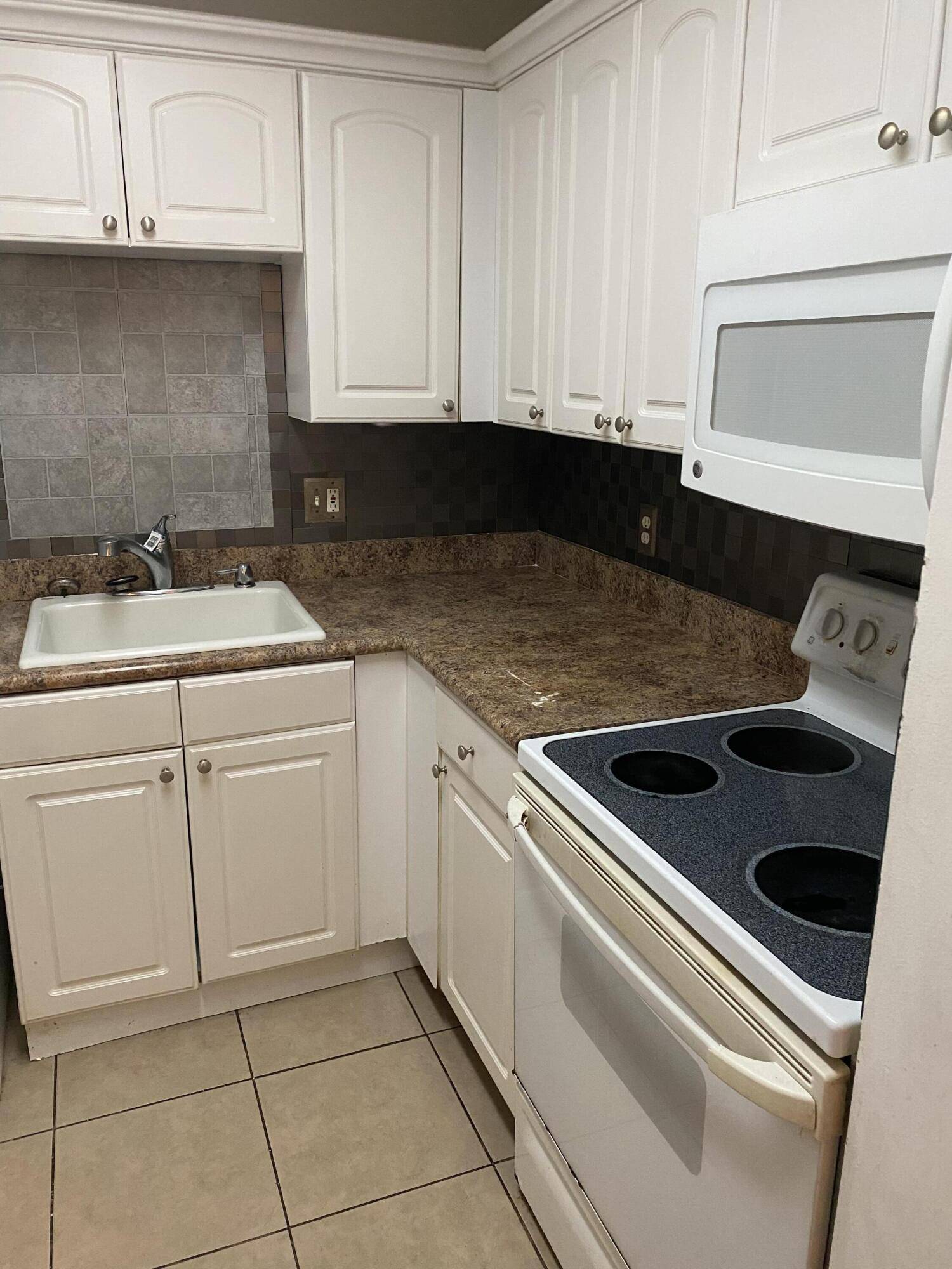 Deerfield Beach, FL 33064,3930 Crystal Lake DR 209
