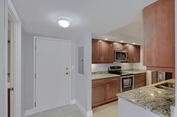 Riviera Beach, FL 33404,3000 N Ocean DR 12 G