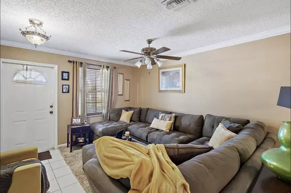 West Palm Beach, FL 33404,1537 W 10th ST