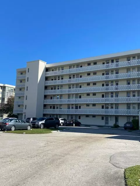 Aventura, FL 33160,2851 Leonard DR J501