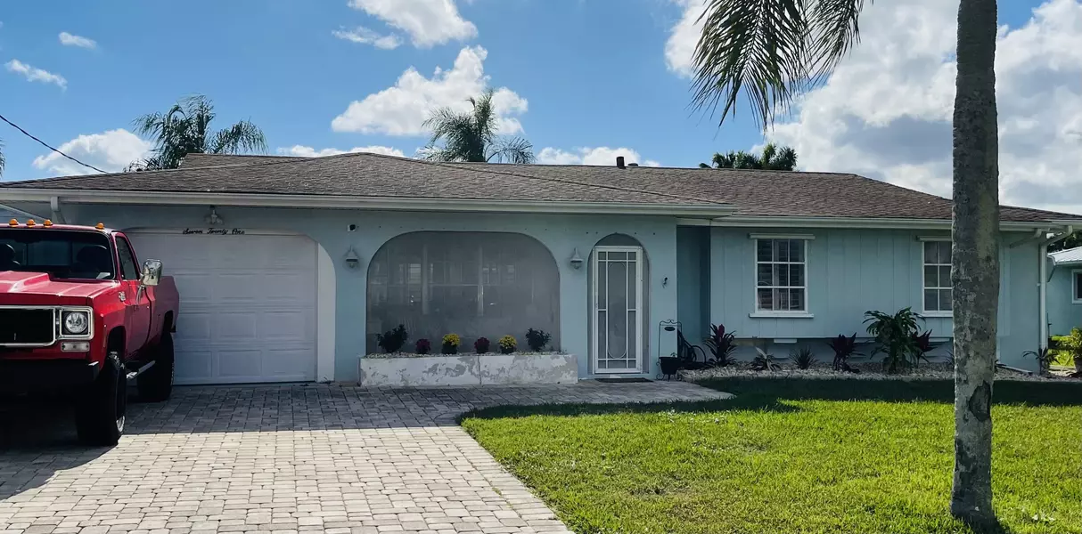 721 SE Calmoso DR, Port Saint Lucie, FL 34983