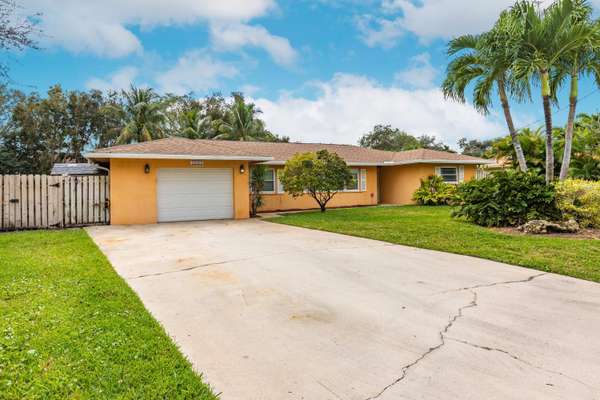 Boynton Beach, FL 33426,1041 Coral DR