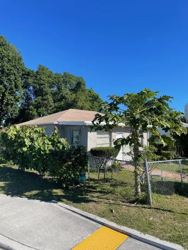 Riviera Beach, FL 33404,594 W 1st ST