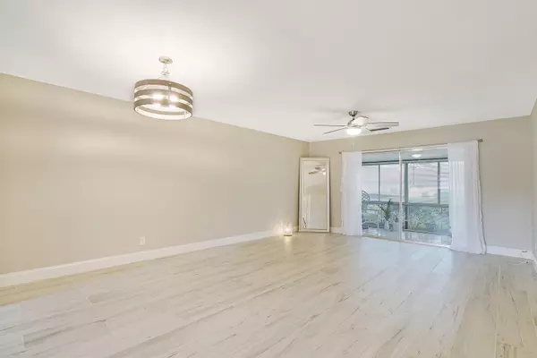 Lake Worth, FL 33467,121 Amherst LN