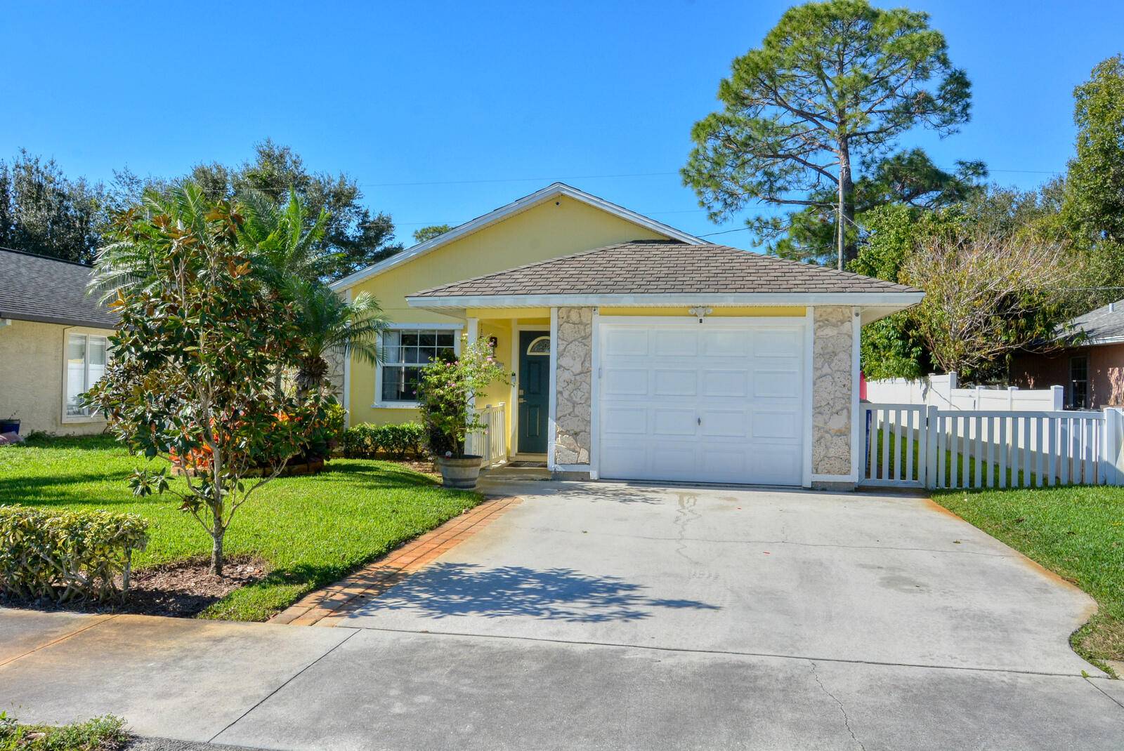 Vero Beach, FL 32962,1455 SW 20th AVE