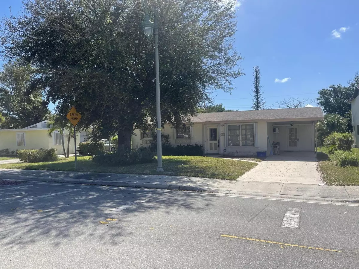 Riviera Beach, FL 33404,1541 W 31st ST