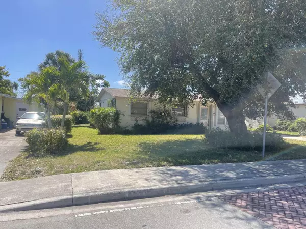 Riviera Beach, FL 33404,1541 W 31st ST