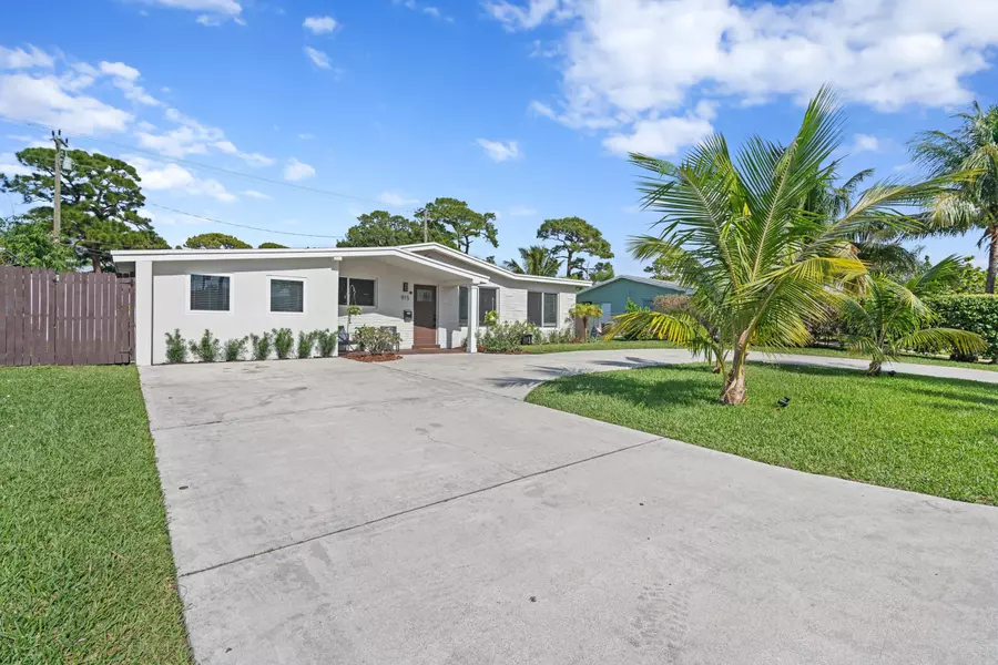 915 SW 27th AVE, Boynton Beach, FL 33435