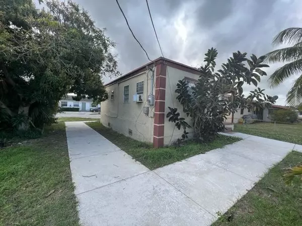 Riviera Beach, FL 33404,1265 Silver Beach RD