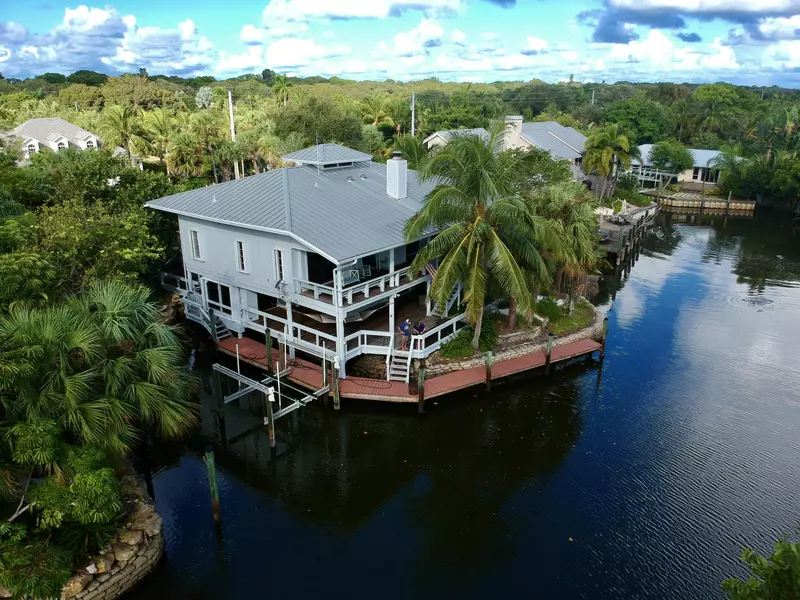 126 S Sewalls Point RD, Sewalls Point, FL 34996