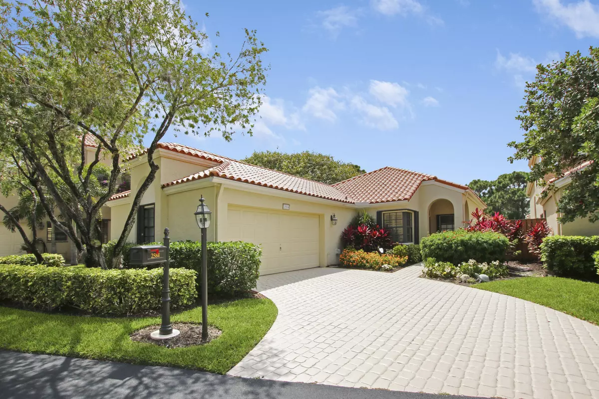 Palm Beach Gardens, FL 33410,2584 La Cristal CIR